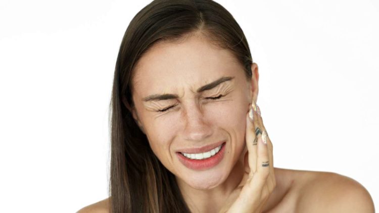 Lady with sensitive pain from cavity